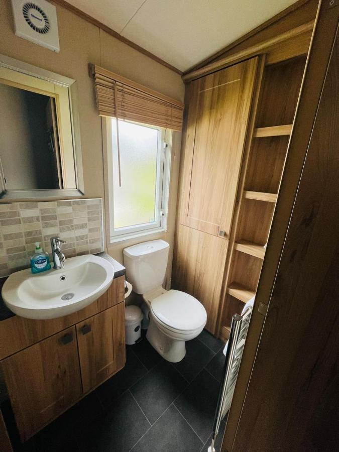 Brooksbank Lodge With Hot Tub Barmby on the Moor エクステリア 写真